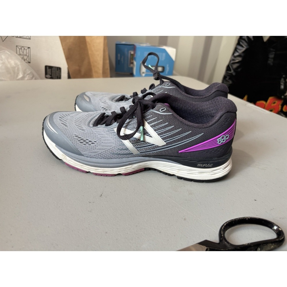 New balance 880 v8 Women's Size 10 Running Shoes Gray